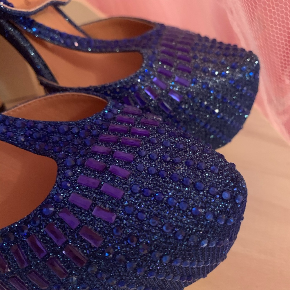 Heels - Picture 3 of 4